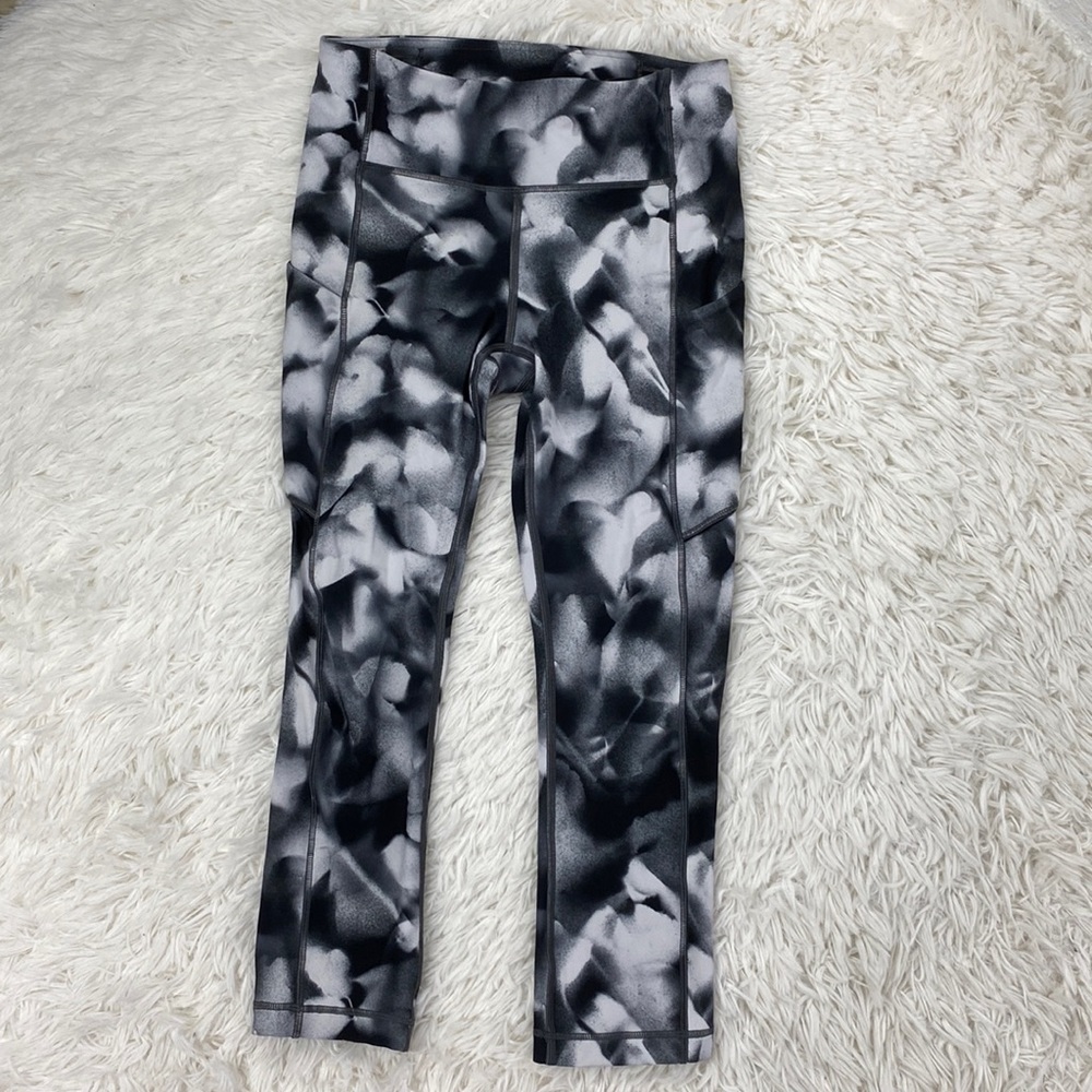 Lululemon Speed Up Crop 21" Blush Blossom Alpine White Black